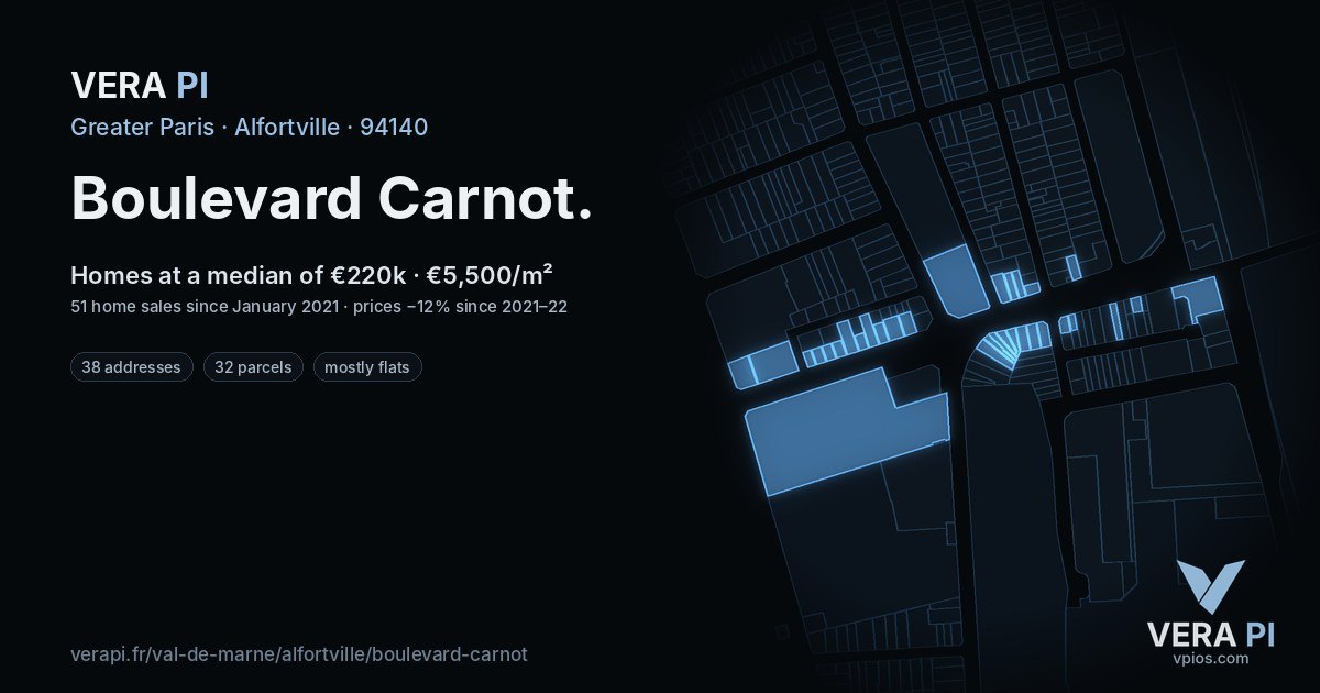 Boulevard Carnot, Alfortville at night – every parcel coloured by the prices around it, the street's own parcels lit