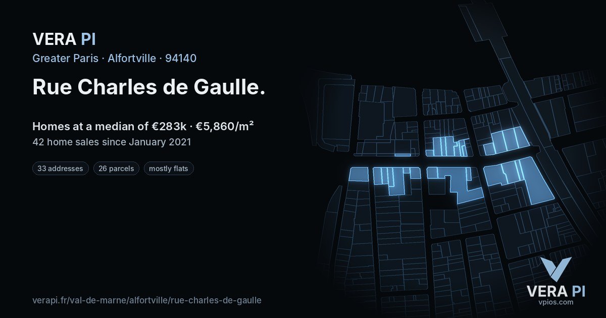 Rue Charles de Gaulle, Alfortville at night – every parcel coloured by the prices around it, the street's own parcels lit