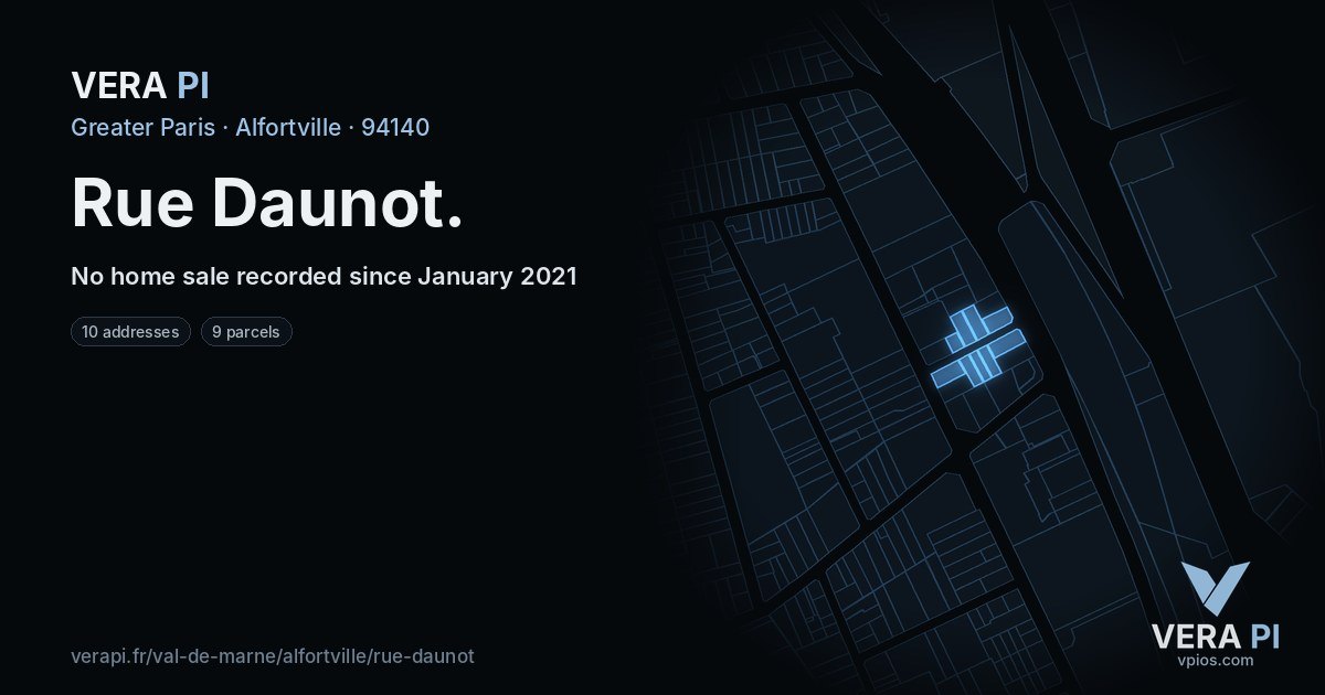 Rue Daunot, Alfortville at night – every parcel coloured by the prices around it, the street's own parcels lit