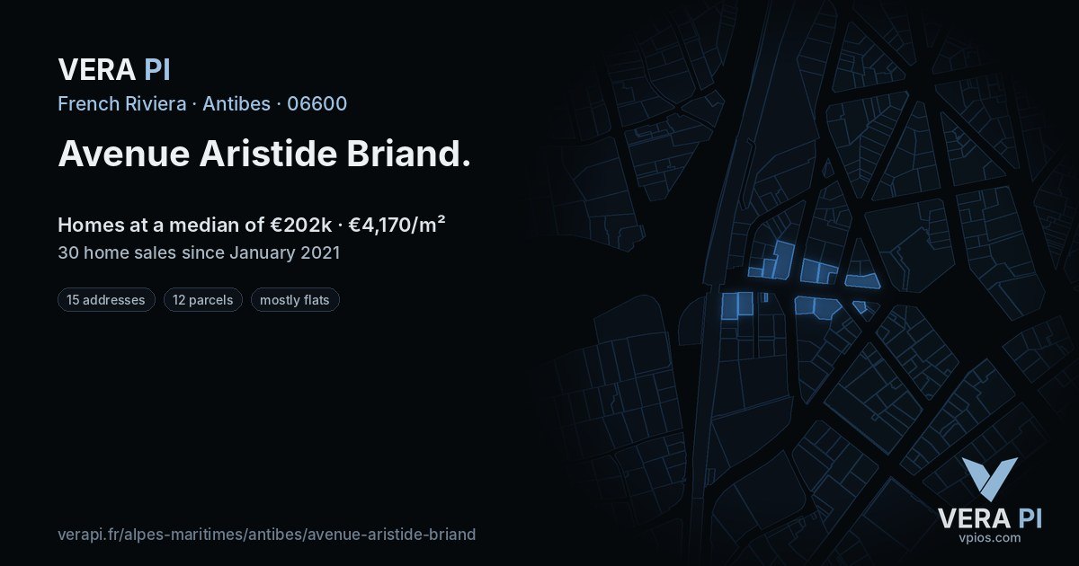 Avenue Aristide Briand, Antibes at night – every parcel coloured by the prices around it, the street's own parcels lit