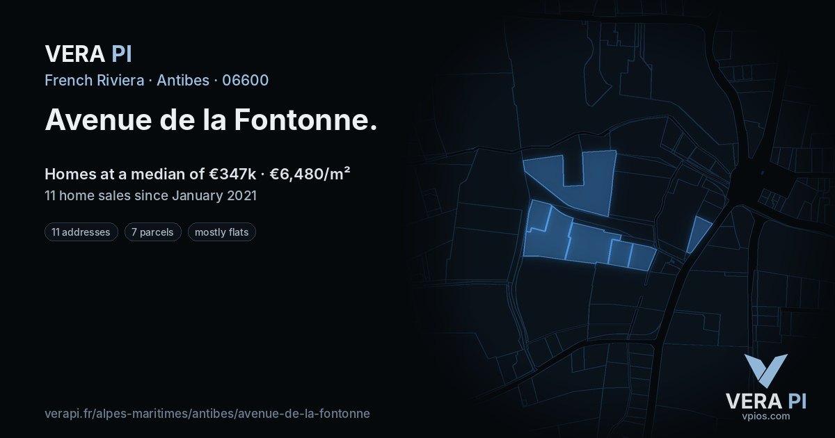 Avenue de la Fontonne, Antibes at night – every parcel coloured by the prices around it, the street's own parcels lit