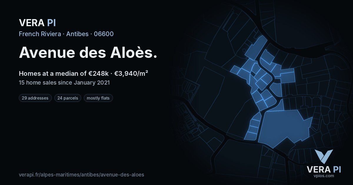 Avenue des Aloès, Antibes at night – every parcel coloured by the prices around it, the street's own parcels lit