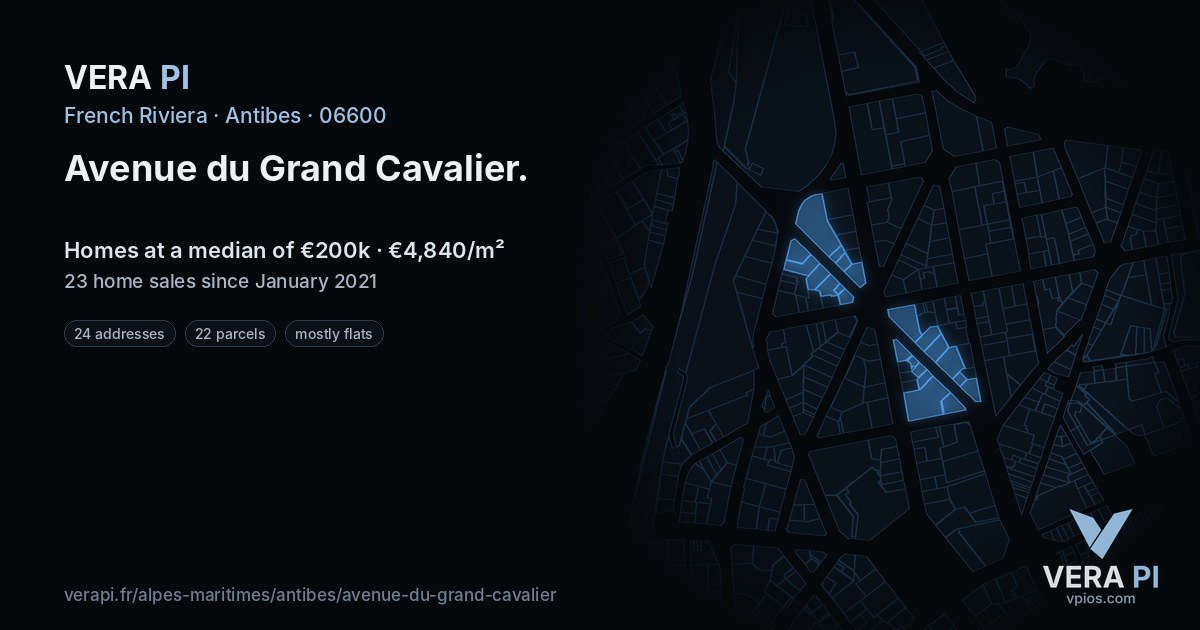 Avenue du Grand Cavalier, Antibes at night – every parcel coloured by the prices around it, the street's own parcels lit