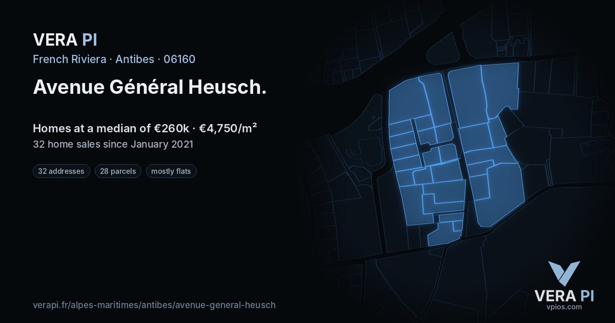 Avenue Général Heusch, Antibes at night – every parcel coloured by the prices around it, the street's own parcels lit