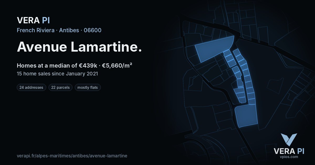 Avenue Lamartine, Antibes at night – every parcel coloured by the prices around it, the street's own parcels lit