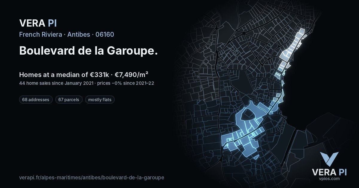 Boulevard de la Garoupe, Antibes at night – every parcel coloured by the prices around it, the street's own parcels lit