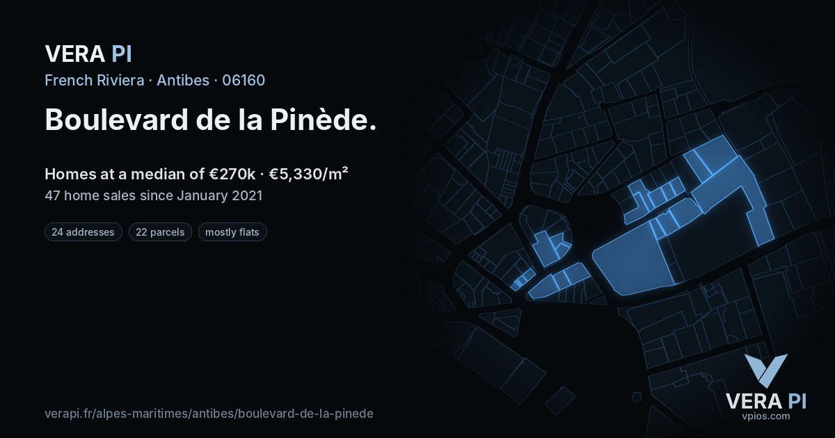Boulevard de la Pinède, Antibes at night – every parcel coloured by the prices around it, the street's own parcels lit