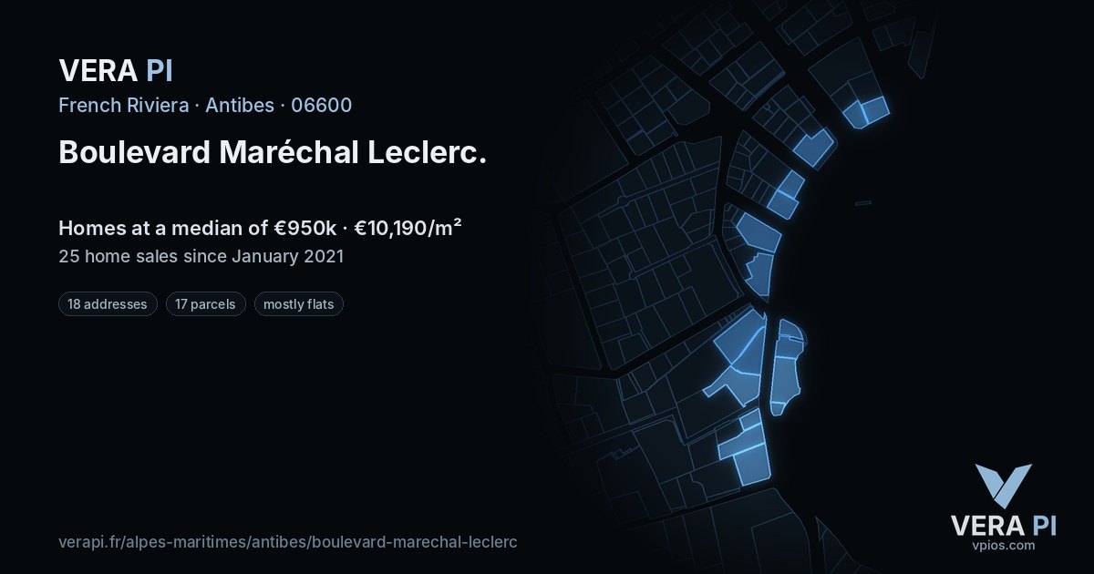 Boulevard Maréchal Leclerc, Antibes at night – every parcel coloured by the prices around it, the street's own parcels lit