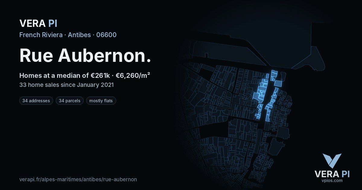 Rue Aubernon, Antibes at night – every parcel coloured by the prices around it, the street's own parcels lit