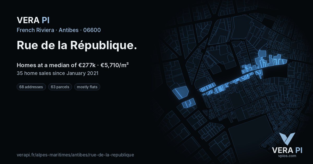 Rue de la République, Antibes at night – every parcel coloured by the prices around it, the street's own parcels lit