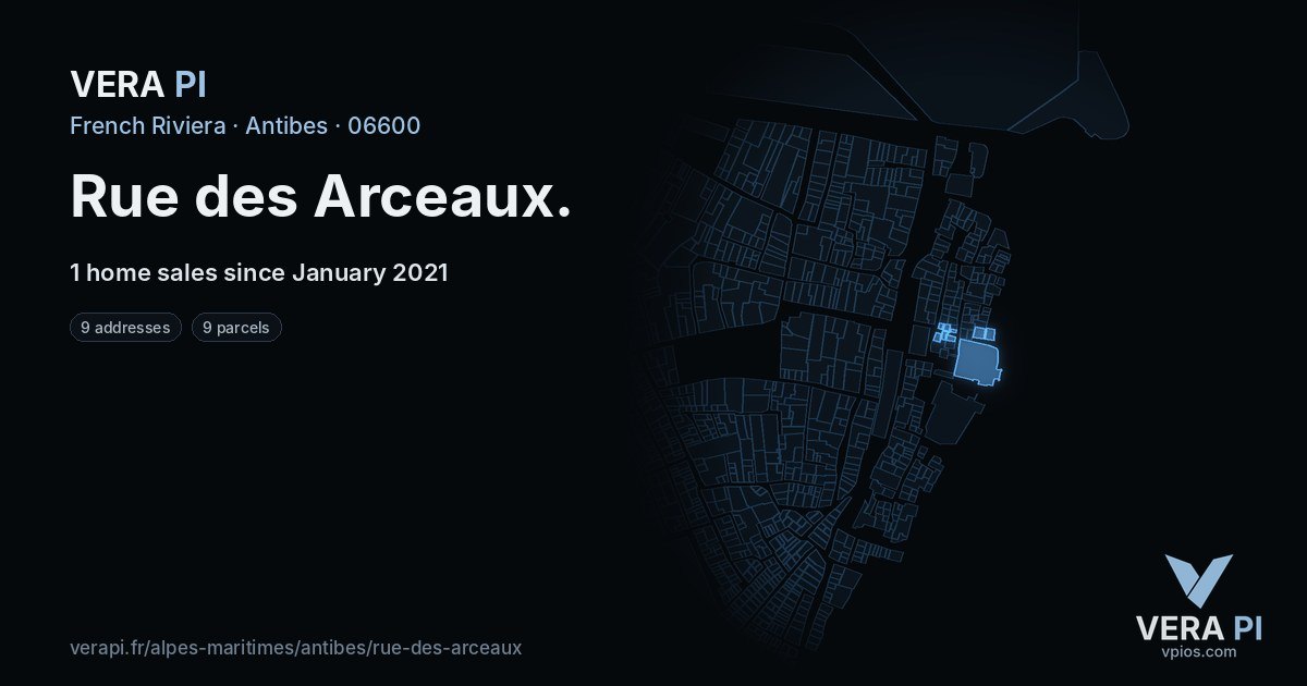 Rue des Arceaux, Antibes at night – every parcel coloured by the prices around it, the street's own parcels lit