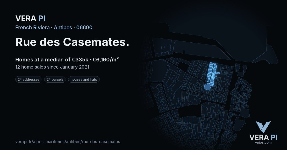 Rue des Casemates, Antibes at night – every parcel coloured by the prices around it, the street's own parcels lit
