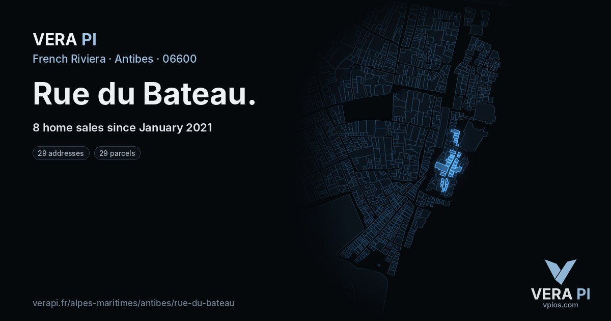 Rue du Bateau, Antibes at night – every parcel coloured by the prices around it, the street's own parcels lit