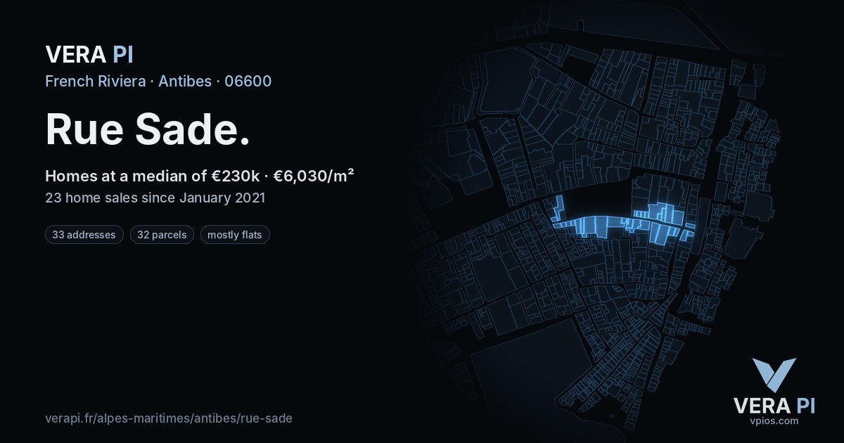 Rue Sade, Antibes at night – every parcel coloured by the prices around it, the street's own parcels lit