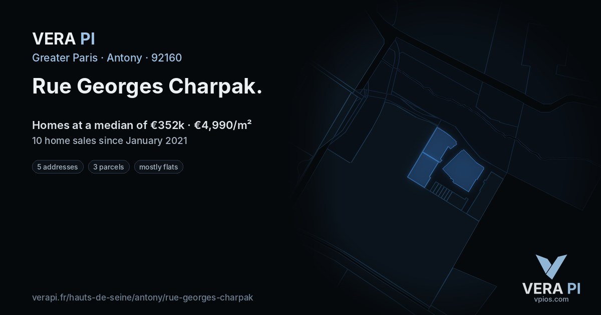 Rue Georges Charpak, Antony at night – every parcel coloured by the prices around it, the street's own parcels lit
