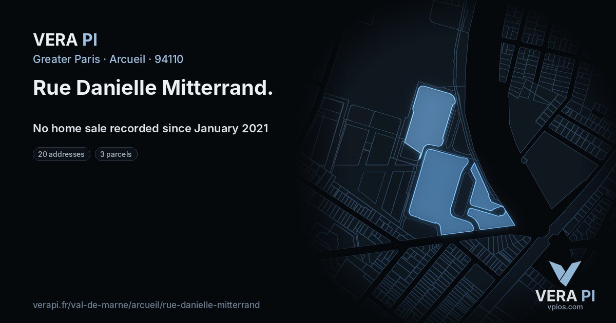 Rue Danielle Mitterrand, Arcueil at night – every parcel coloured by the prices around it, the street's own parcels lit