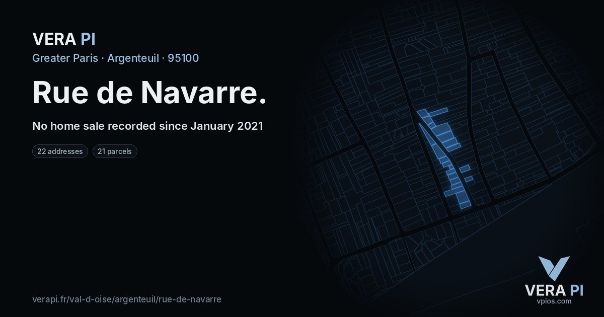 Rue de Navarre, Argenteuil at night – every parcel coloured by the prices around it, the street's own parcels lit