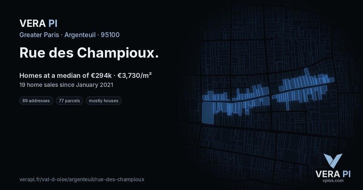 Rue des Champioux, Argenteuil at night – every parcel coloured by the prices around it, the street's own parcels lit