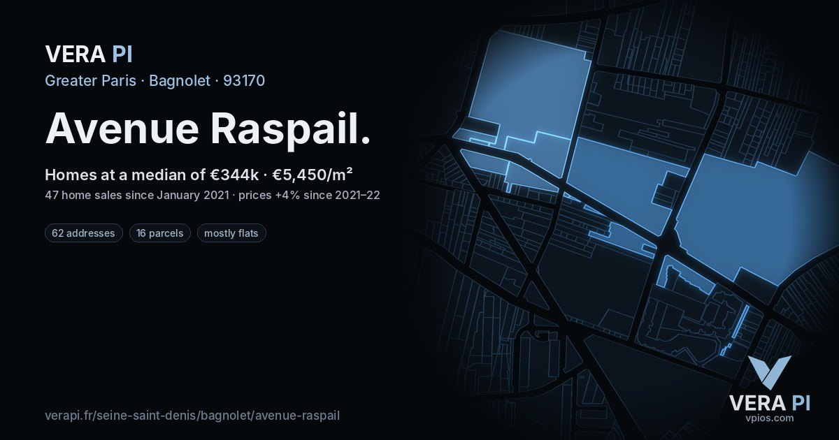 Avenue Raspail, Bagnolet at night – every parcel coloured by the prices around it, the street's own parcels lit
