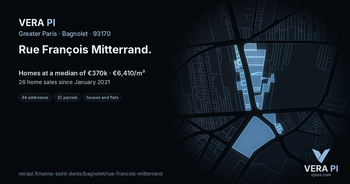Rue François Mitterrand, Bagnolet at night – every parcel coloured by the prices around it, the street's own parcels lit