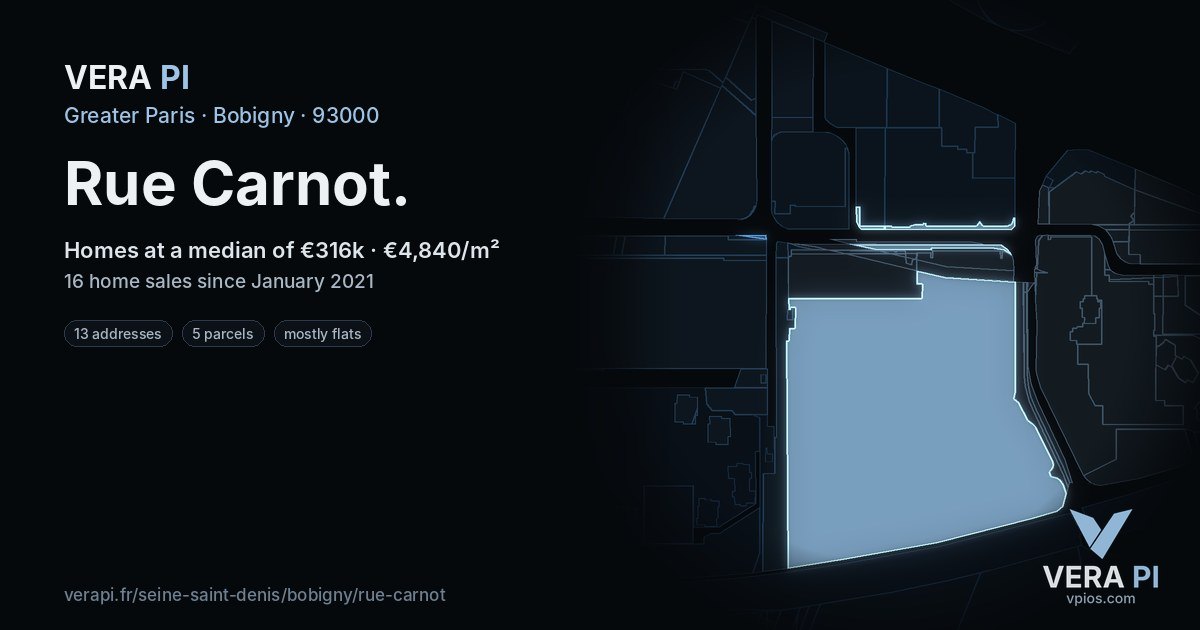 Rue Carnot, Bobigny at night – every parcel coloured by the prices around it, the street's own parcels lit