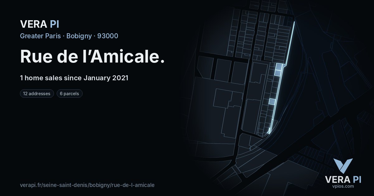 Rue de l’Amicale, Bobigny at night – every parcel coloured by the prices around it, the street's own parcels lit