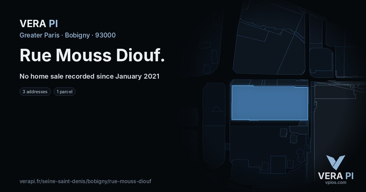 Rue Mouss Diouf, Bobigny at night – every parcel coloured by the prices around it, the street's own parcels lit
