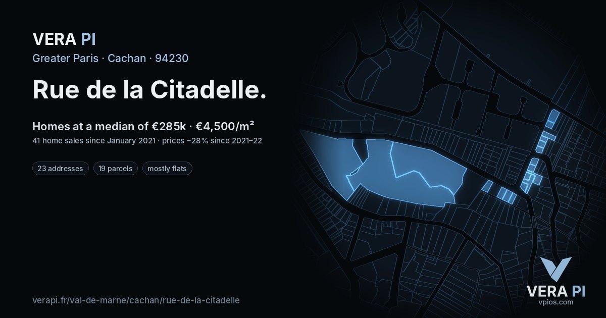 Rue de la Citadelle, Cachan at night – every parcel coloured by the prices around it, the street's own parcels lit