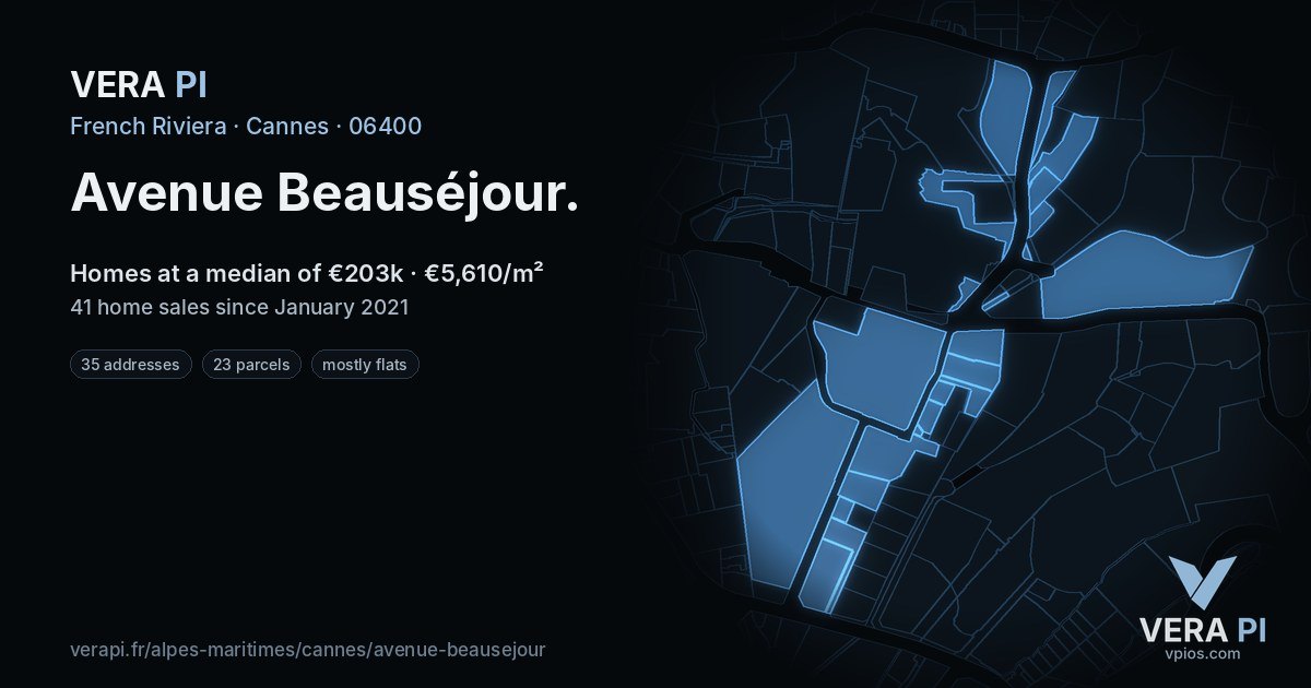 Avenue Beauséjour, Cannes at night – every parcel coloured by the prices around it, the street's own parcels lit