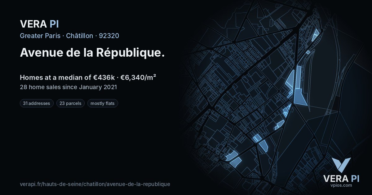 Avenue de la République, Châtillon at night – every parcel coloured by the prices around it, the street's own parcels lit