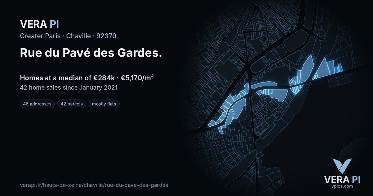 Rue du Pavé des Gardes, Chaville at night – every parcel coloured by the prices around it, the street's own parcels lit