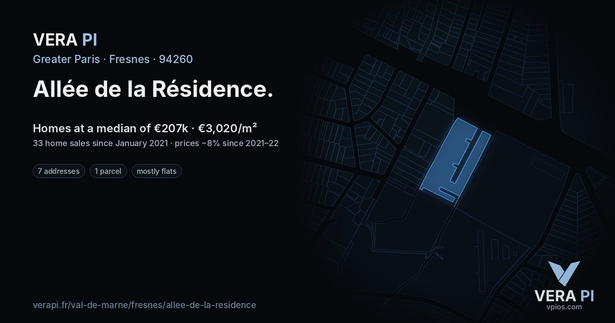 Allée de la Résidence, Fresnes at night – every parcel coloured by the prices around it, the street's own parcels lit