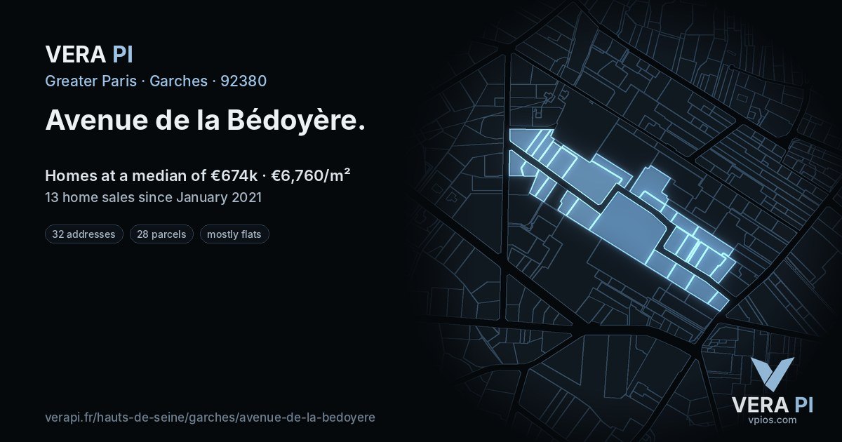 Avenue de la Bédoyère, Garches at night – every parcel coloured by the prices around it, the street's own parcels lit