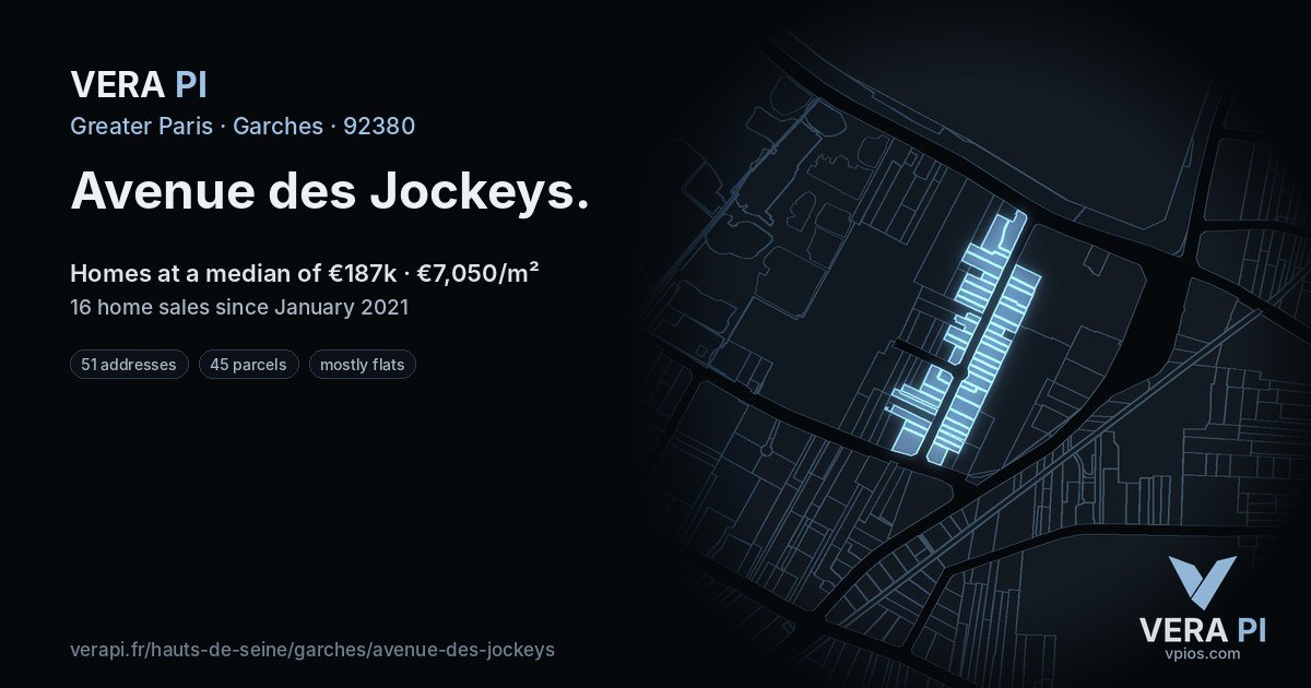 Avenue des Jockeys, Garches at night – every parcel coloured by the prices around it, the street's own parcels lit