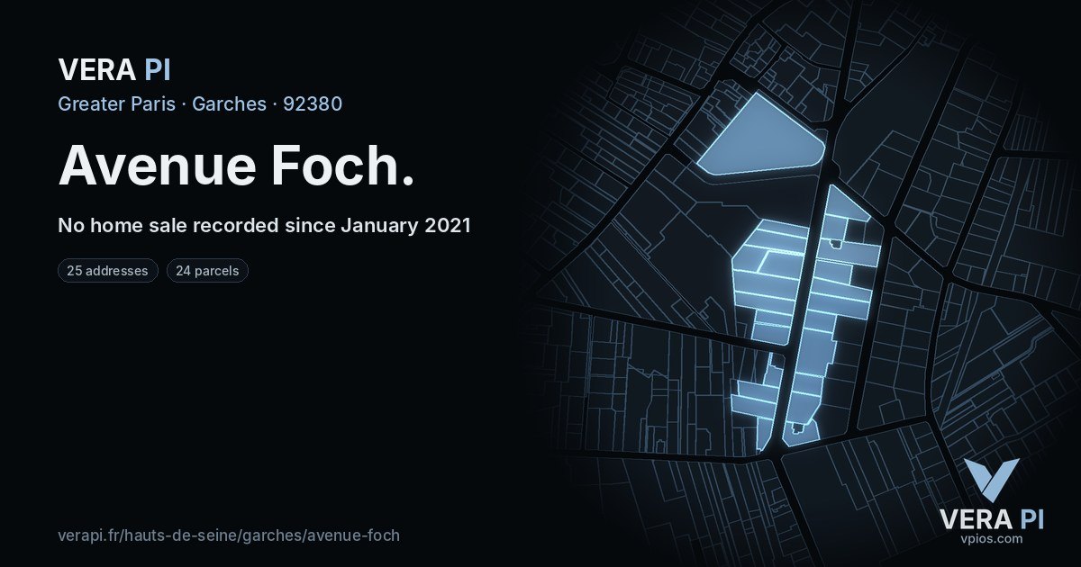 Avenue Foch, Garches at night – every parcel coloured by the prices around it, the street's own parcels lit