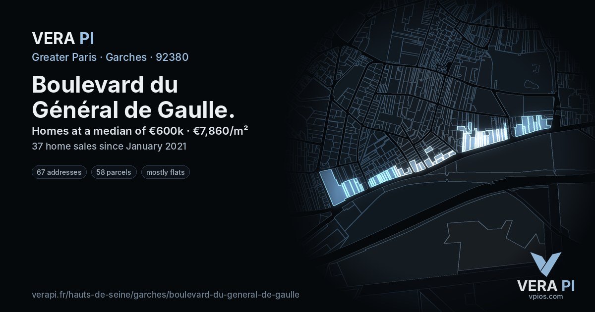 Boulevard du Général de Gaulle, Garches at night – every parcel coloured by the prices around it, the street's own parcels lit