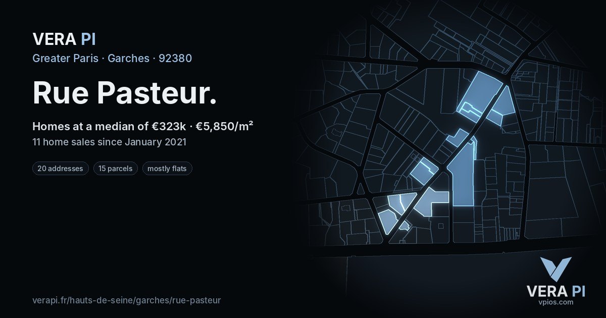 Rue Pasteur, Garches at night – every parcel coloured by the prices around it, the street's own parcels lit