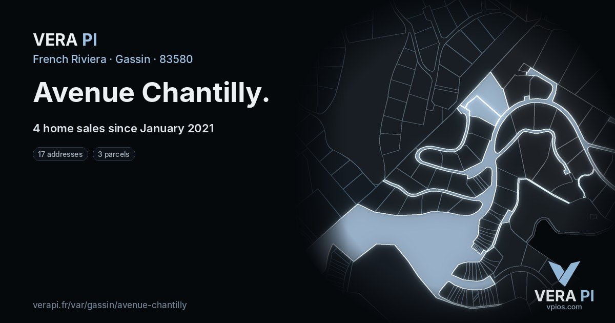 Avenue Chantilly, Gassin at night – every parcel coloured by the prices around it, the street's own parcels lit