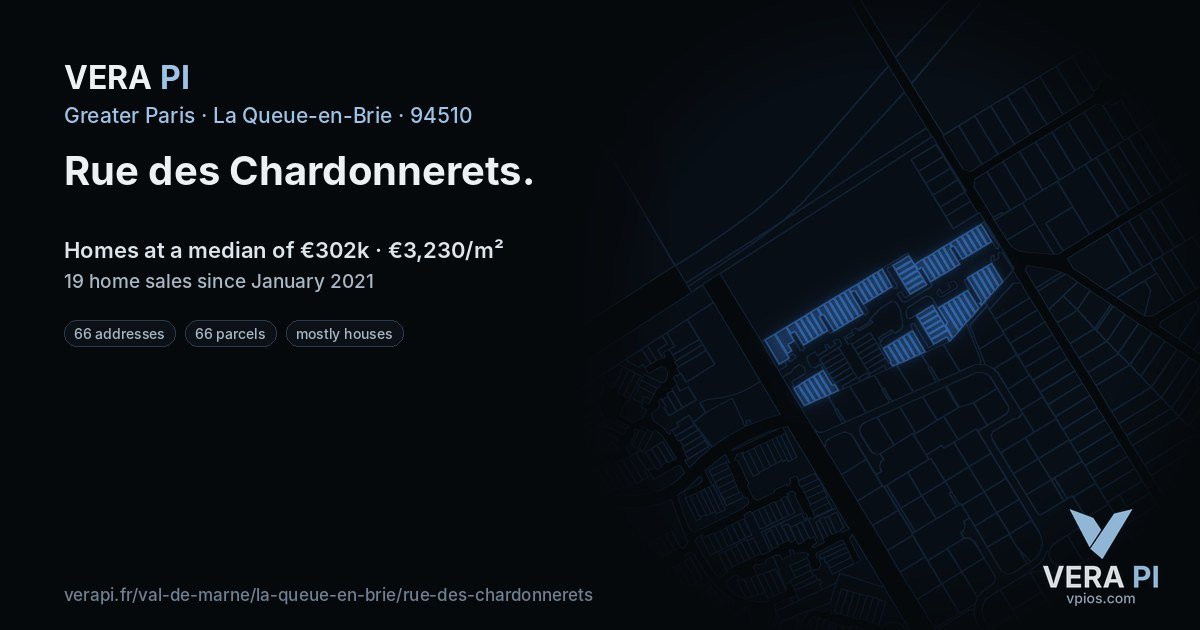Rue des Chardonnerets, La Queue-en-Brie at night – every parcel coloured by the prices around it, the street's own parcels lit