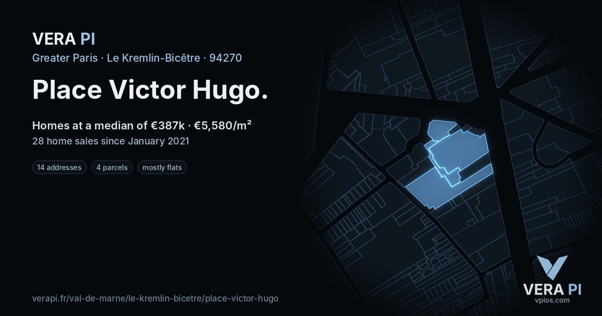 Place Victor Hugo, Le Kremlin-Bicêtre at night – every parcel coloured by the prices around it, the street's own parcels lit