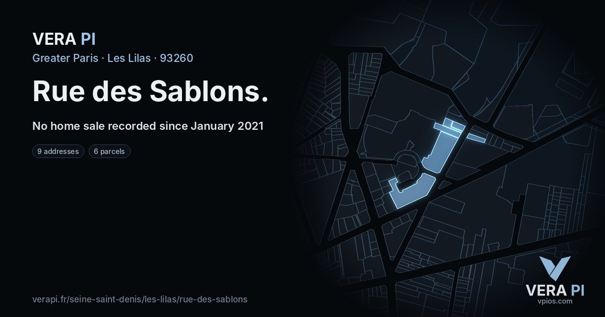 Rue des Sablons, Les Lilas at night – every parcel coloured by the prices around it, the street's own parcels lit
