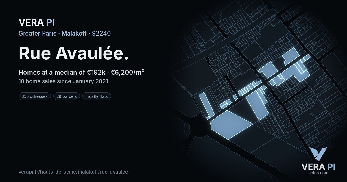 Rue Avaulée, Malakoff at night – every parcel coloured by the prices around it, the street's own parcels lit