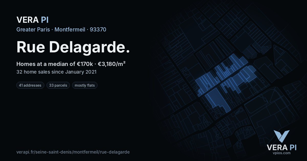 Rue Delagarde, Montfermeil at night – every parcel coloured by the prices around it, the street's own parcels lit