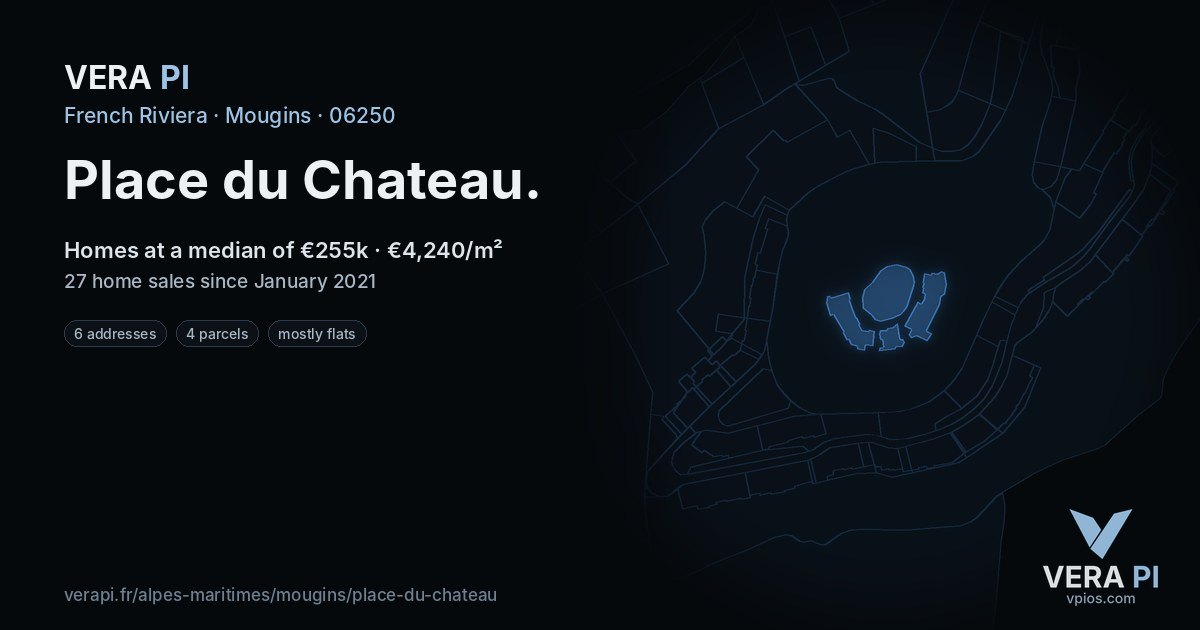 Place du Chateau, Mougins at night – every parcel coloured by the prices around it, the street's own parcels lit