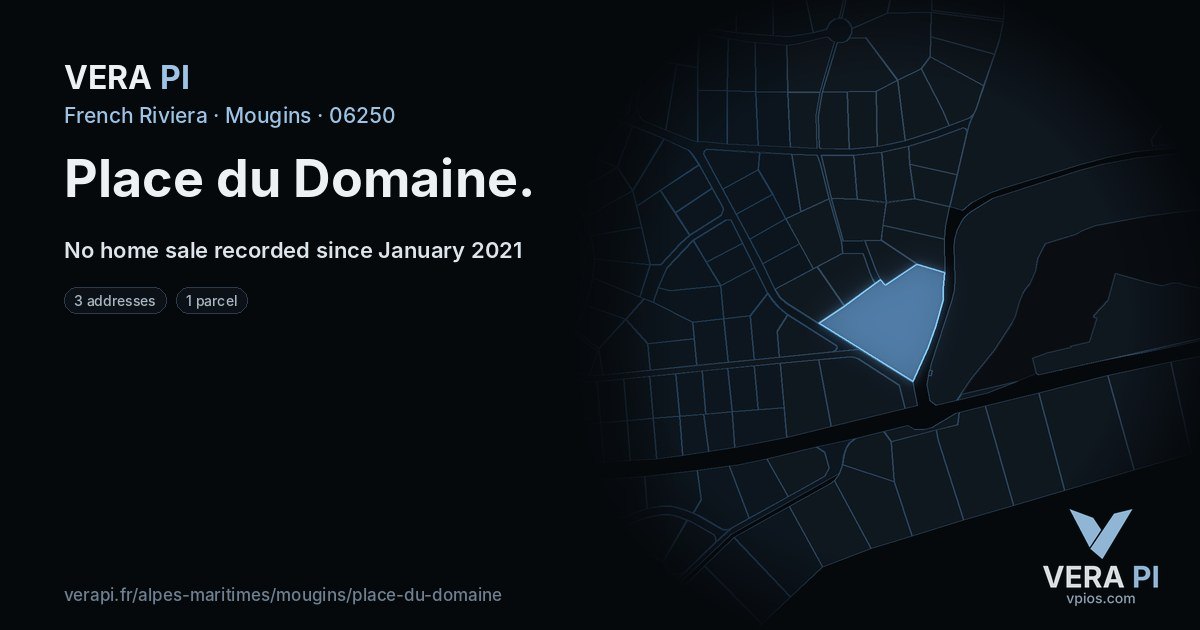 Place du Domaine, Mougins at night – every parcel coloured by the prices around it, the street's own parcels lit