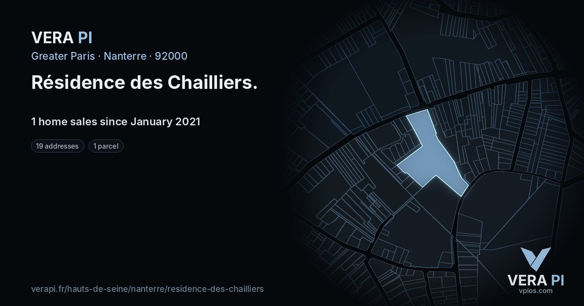 Résidence des Chailliers, Nanterre at night – every parcel coloured by the prices around it, the street's own parcels lit