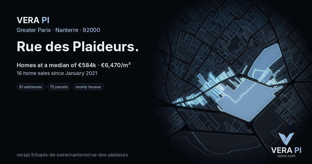 Rue des Plaideurs, Nanterre at night – every parcel coloured by the prices around it, the street's own parcels lit