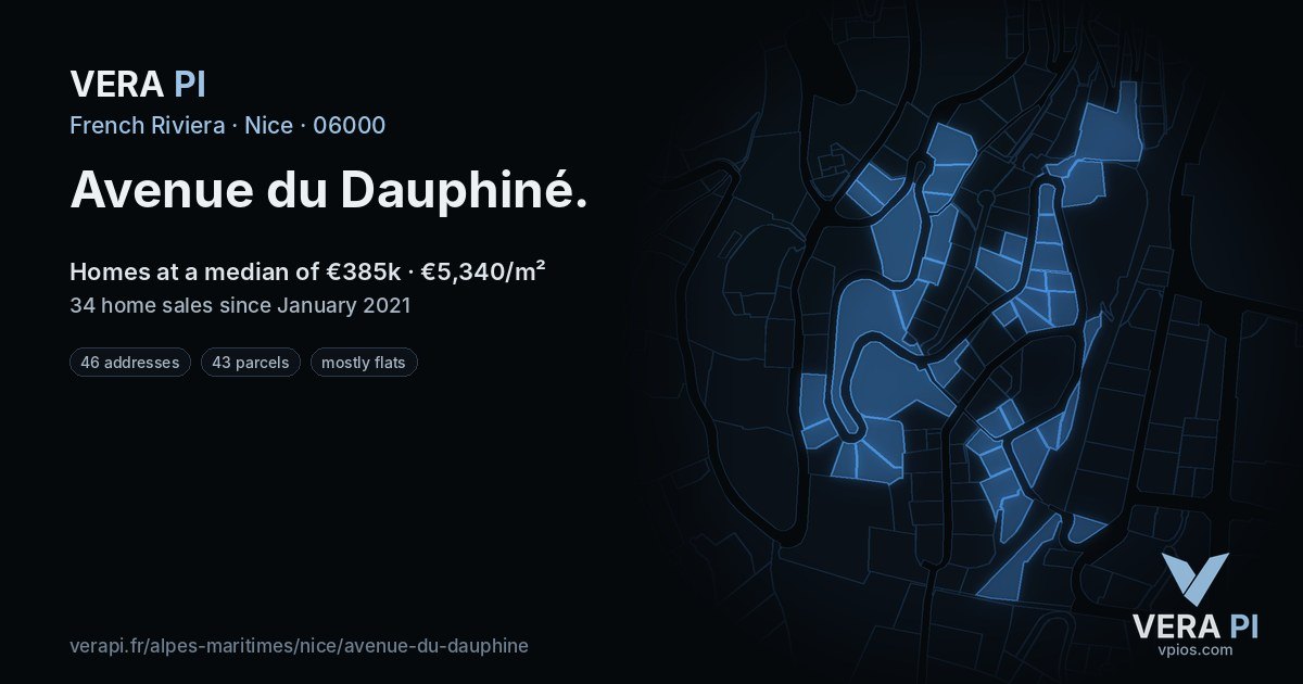 Avenue du Dauphiné, Nice at night – every parcel coloured by the prices around it, the street's own parcels lit