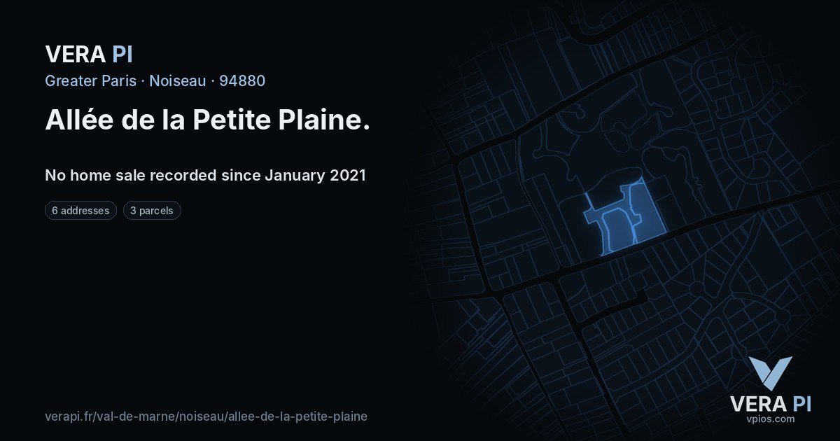 Allée de la Petite Plaine, Noiseau at night – every parcel coloured by the prices around it, the street's own parcels lit