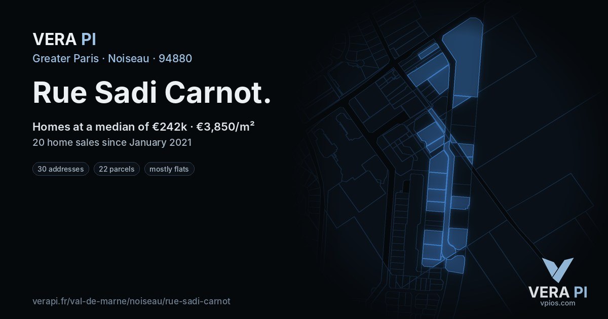 Rue Sadi Carnot, Noiseau at night – every parcel coloured by the prices around it, the street's own parcels lit